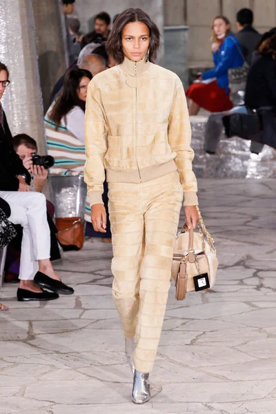 Look 35